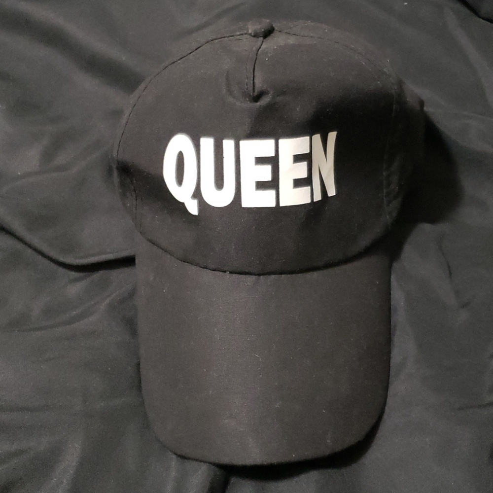 Black QUEEN cap